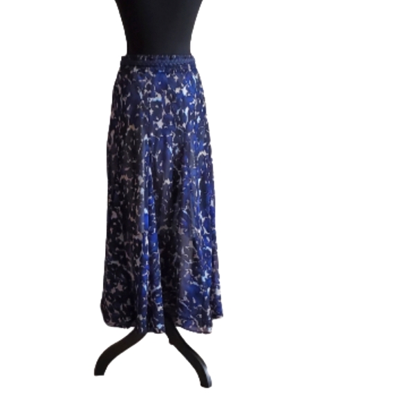 FIT & FLARE DARK BLUE ABSTRACT DESIGN MIDI SKIRT - Picture 3 of 5